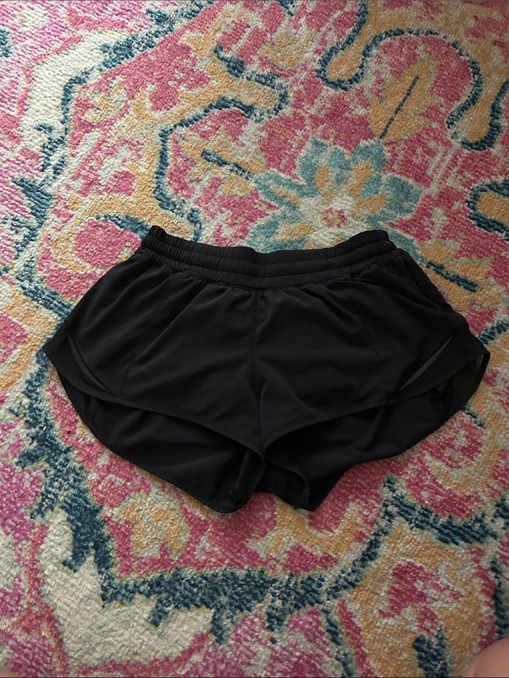 Lululemon Low-waisted Size 8 Black Women's Hotty Hot Shorts